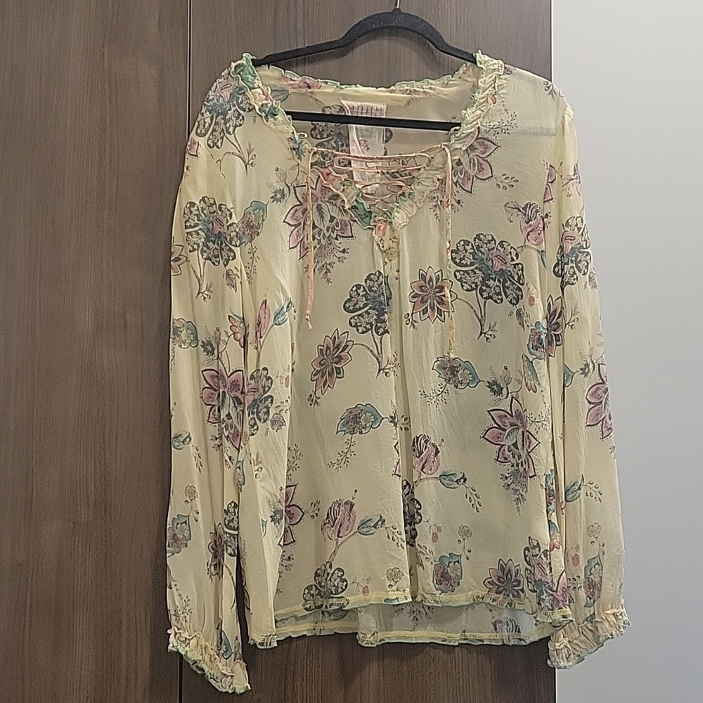 Johnny Was-V Tie-Neck Pale Yellow Floral Long Sleeve Tunic Blouse-Size Large
